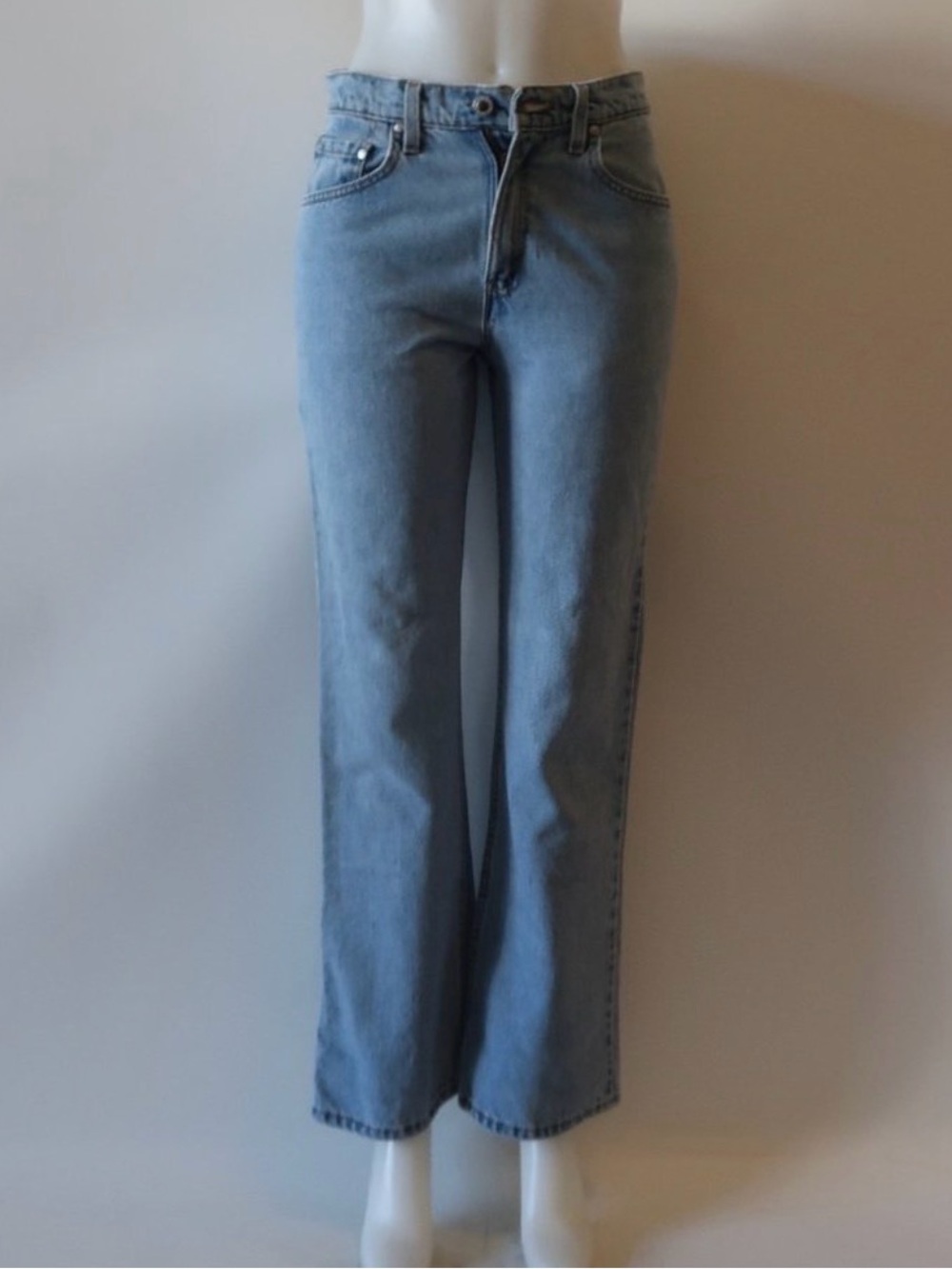 Levi’s Silver Tag Blue Straight Cut Jeans 9/10 (Juniors)